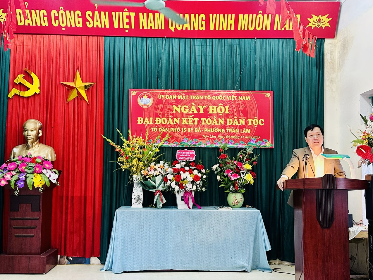 Đồng chí Bí thư Đảng ủy phường Trần Lãm  dự và chỉ đạo Ngày hội Đại đoàn kết toàn dân tộc tại tổ dân phố số 15