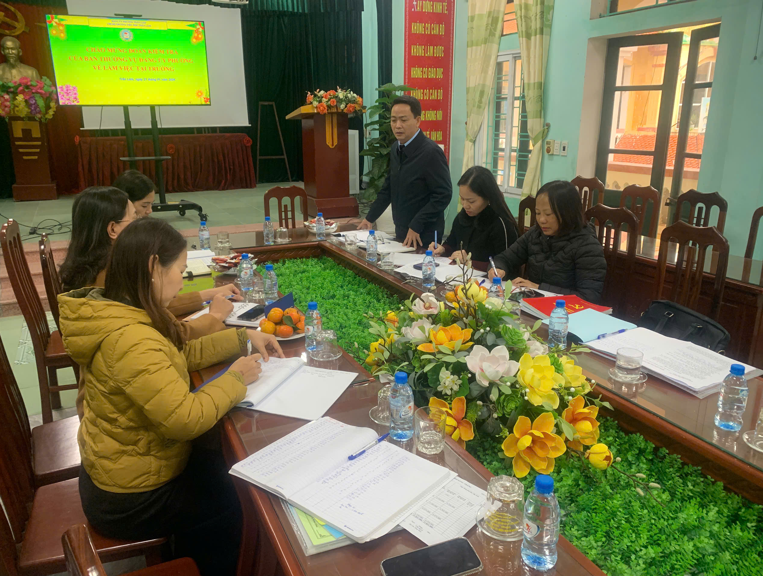 Kiểm tra công tác lãnh đạo, chỉ đạo bầu cử tại Đảng bộ, Chi bộ trực thuộc Đảng ủy phường Trần Lãm