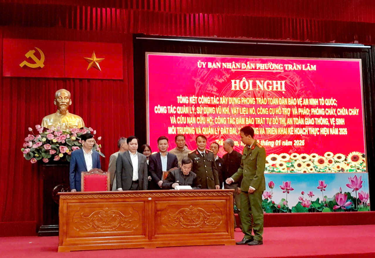 Phường Trần Lãm lãnh đạo, chỉ đạo ký cam kết thực hiện không để  xảy ra vi phạm trên địa bàn tổ dân phố về các lĩnh vực an ninh trật tự;  phòng cháy, chữa cháy và cứu nạn, cứu hộ; quản lý sử dụng vũ khí, vật liệu nổ, công cụ hỗ trợ và pháo; đảm bảo trật tự đô thị, an toàn giao thông,   vệ sinh môi trường và quản lý đất đai, xây dựng