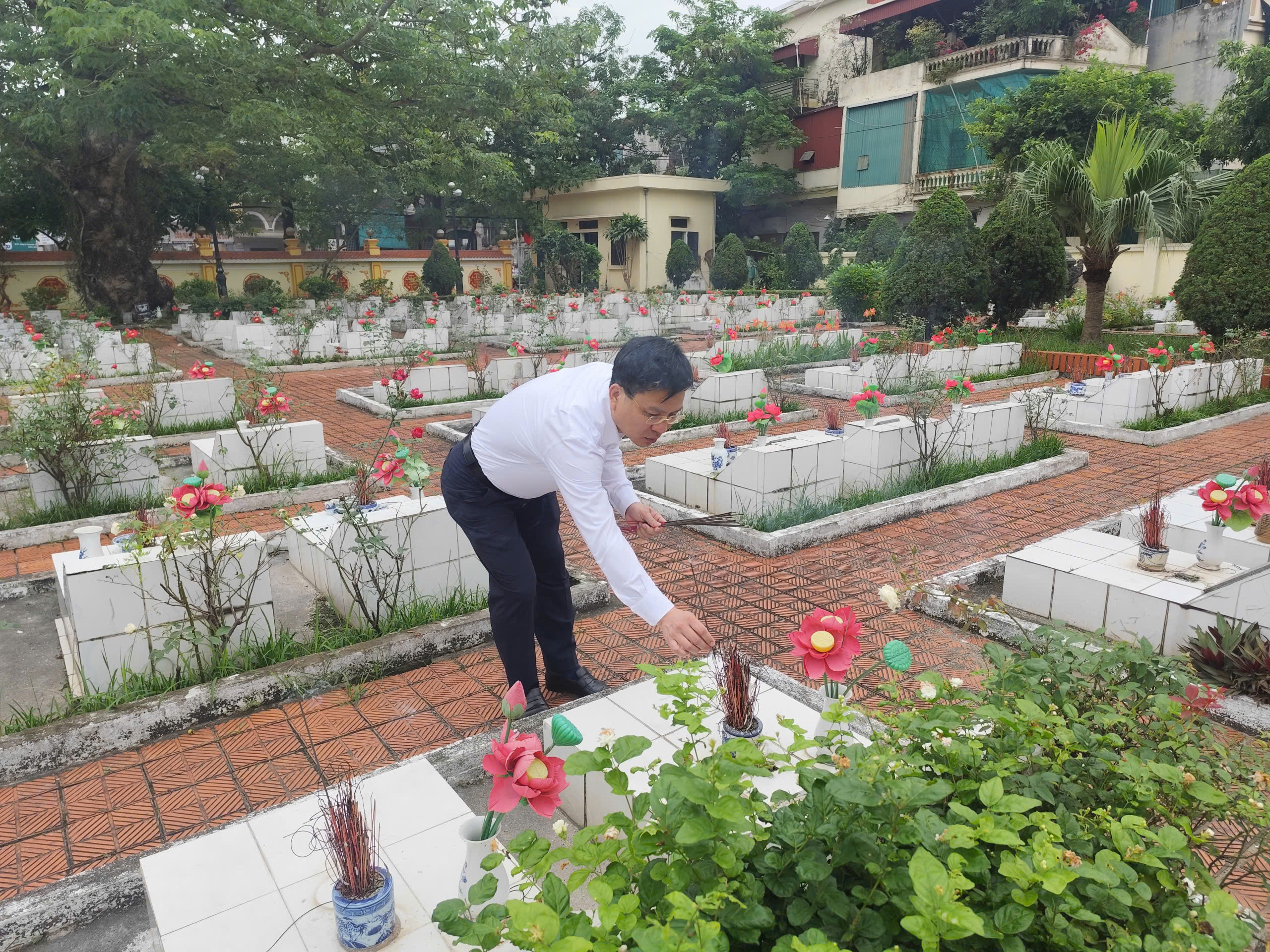 Phường Trần Lãm tổ chức Lễ dâng hương tri ân các Anh hùng Liệt sĩ trước thềm Khai mạc Đại hội Thể dục Thể thao lần thứ I năm 2026
