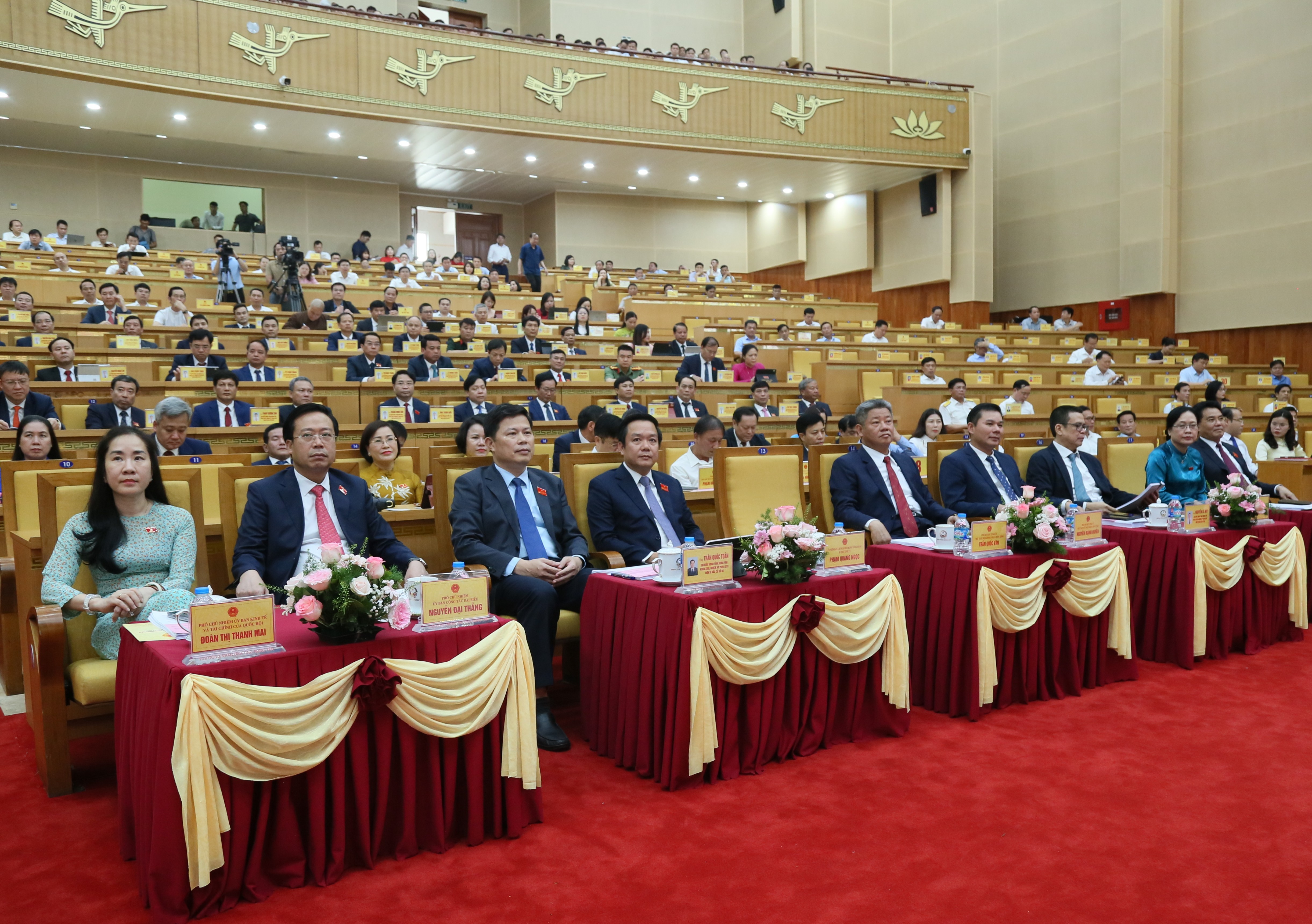 Kỳ họp thứ nhất, HĐND tỉnh khóa XVIII bầu các chức danh lãnh đạo HĐND, UBND tỉnh và thông qua nhiều nội dung quan trọng