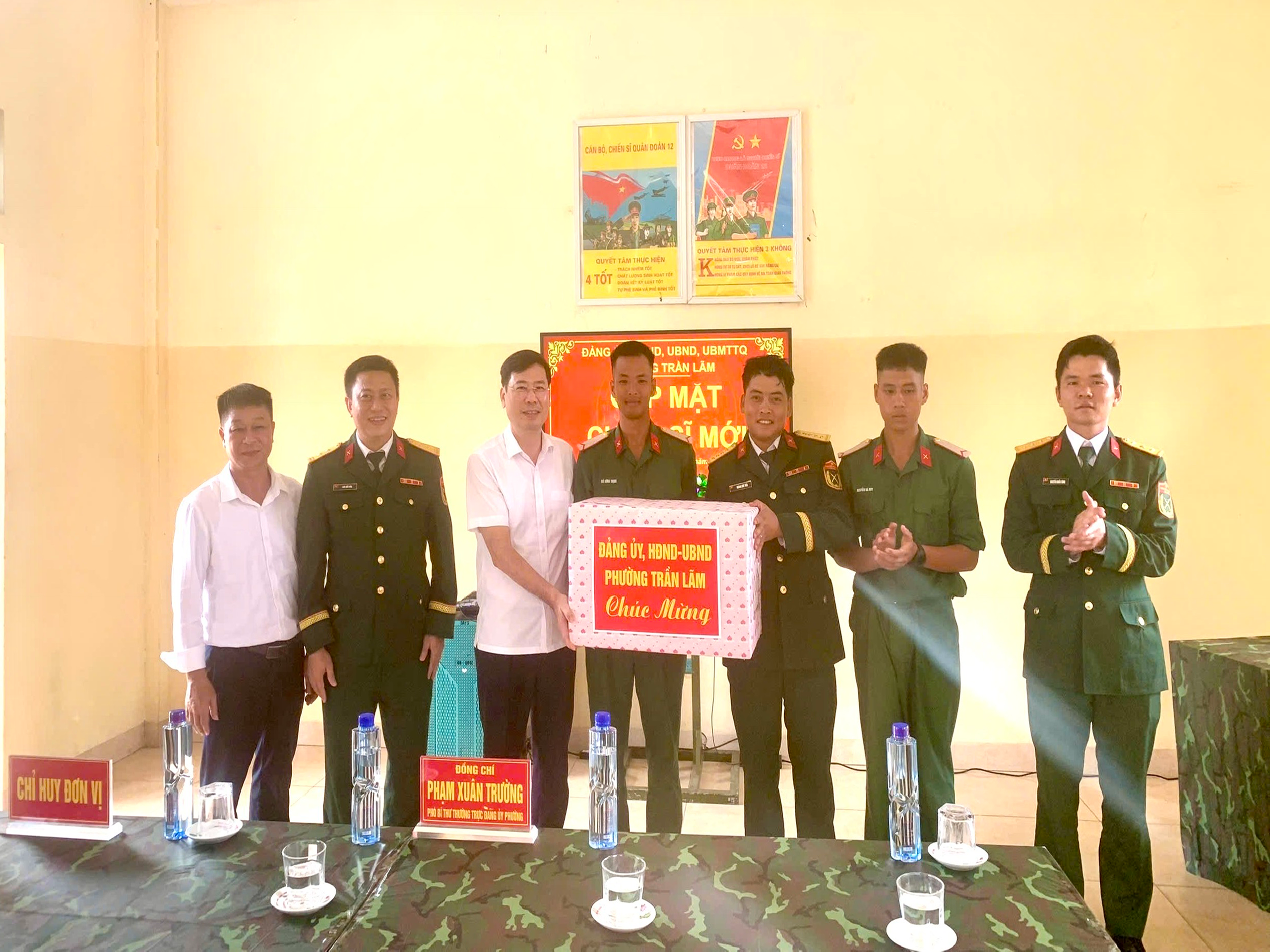 LÃNH ĐẠO ĐẢNG ỦY – HĐND – UBND PHƯỜNG TRẦN LÃM THĂM HỎI, ĐỘNG VIÊN CÁC CHIẾN SĨ MỚI NHẬP NGŨ NĂM 2026 TẠI LỄ TUYÊN THỆ