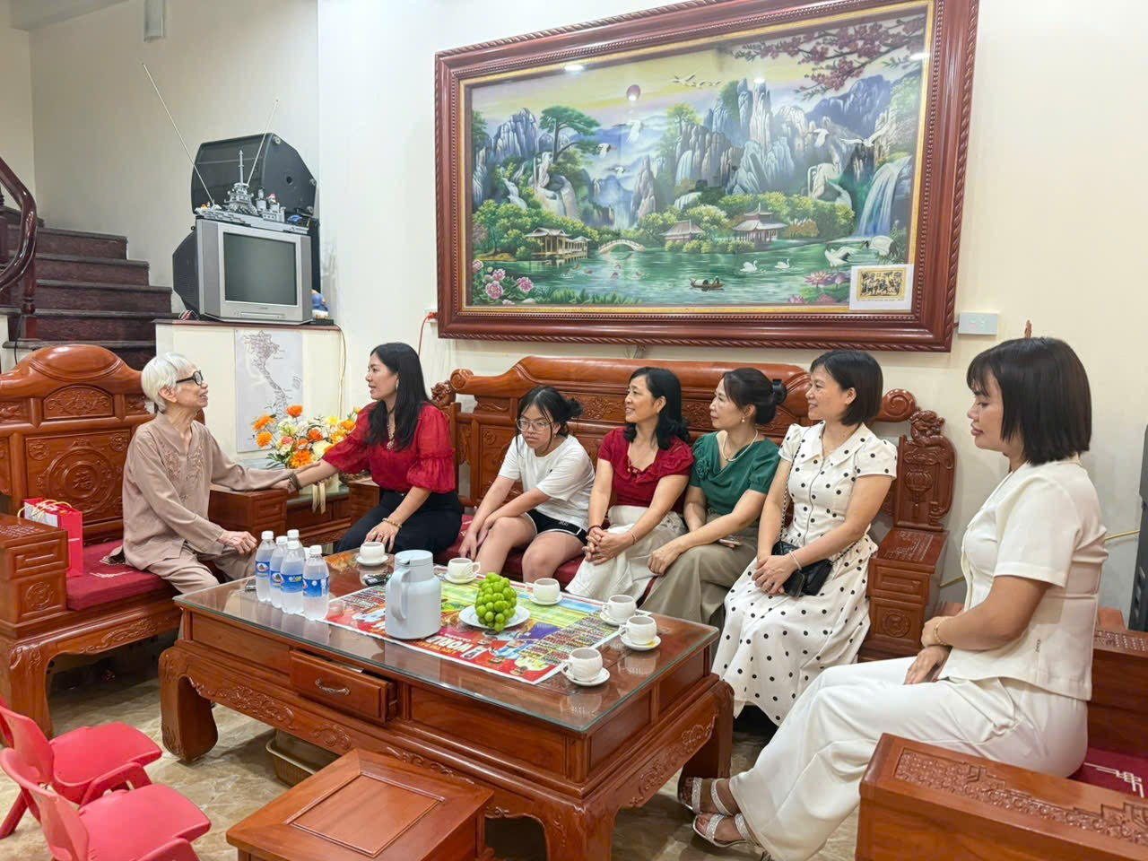 Giữ tròn đạo lý “Uống nước nhớ nguồn”: Hành trình tri ân đầy xúc động của Trường Tiểu học Trần Lãm