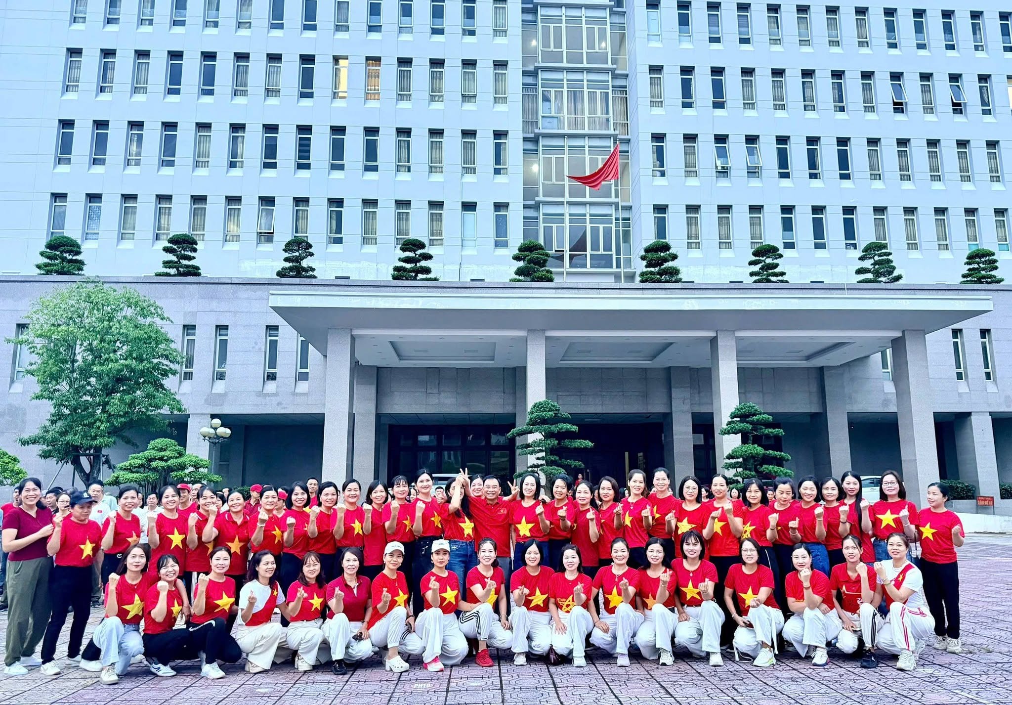 Cán bộ, giáo viên Trường Tiểu học Trần Lãm 1 hưởng ứng hoạt động “Cùng Việt Nam tiến bước” năm 2026