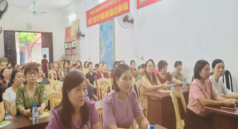 Phường Trần Lãm: Chi hội Phụ nữ Tổ dân phố số 4 - Kỳ Bá nâng cao nhận thức pháp luật bảo vệ môi trường, chung tay xây dựng phường Trần Lãm văn minh, xanh - sạch - đẹp