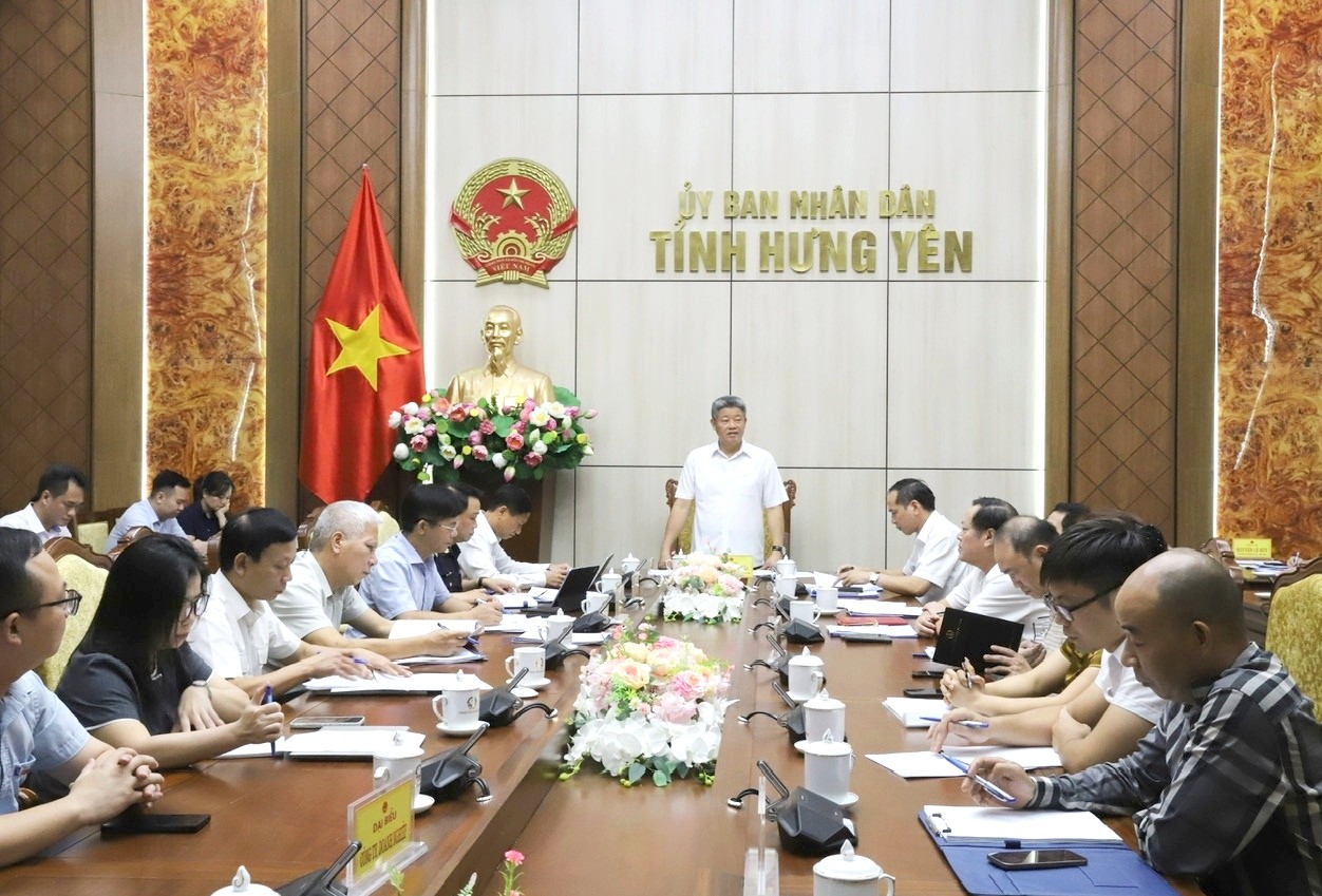 UBND tỉnh nghe báo cáo tình hình thu thuế, phí, tiền sử dụng đất trên địa bàn tỉnh